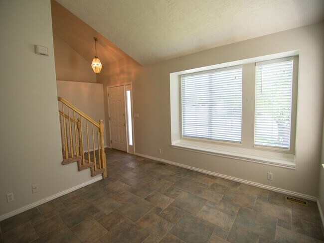 $1000 off your first month's rent! Charmin... - $1000 off your first month's rent! Charmin... House