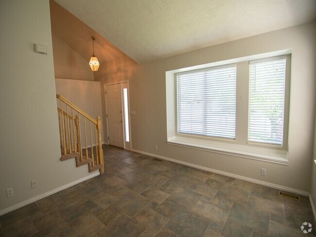 Building Photo - $1000 off your first month's rent! Charmin... Rental