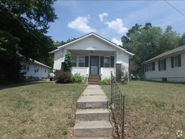 Building Photo - Nice 2 Bed 1 Bath House w/ Bonus Room and ...