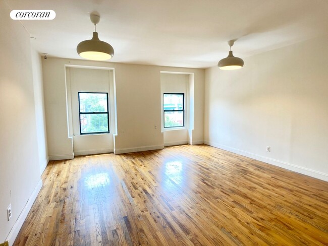Photo - 173 E 116th St Casa
