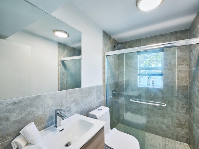 Photo - 2020 Washington St Unit 7