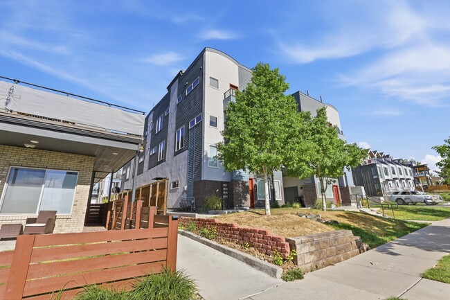 Building Photo - 1295 Osceola St