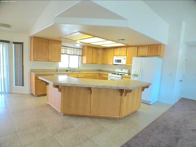 Large 3 bedroom home on a corner lot comin... - Large 3 bedroom home on a corner lot comin...