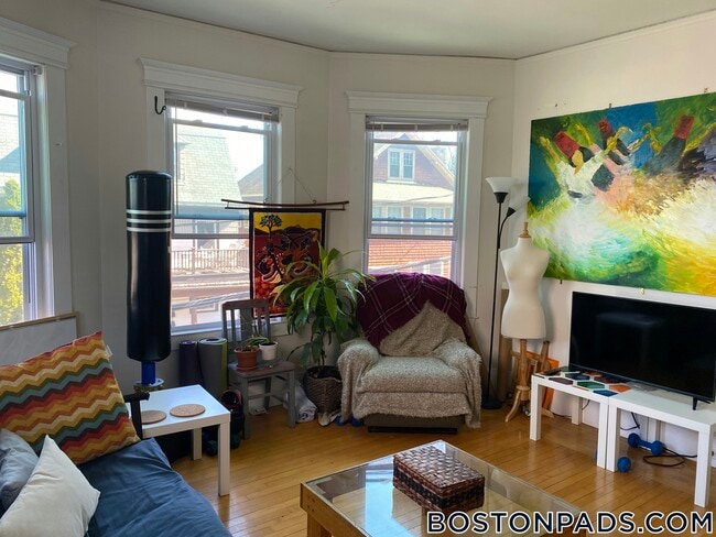 Building Photo - 32 Chatham St Unit 4