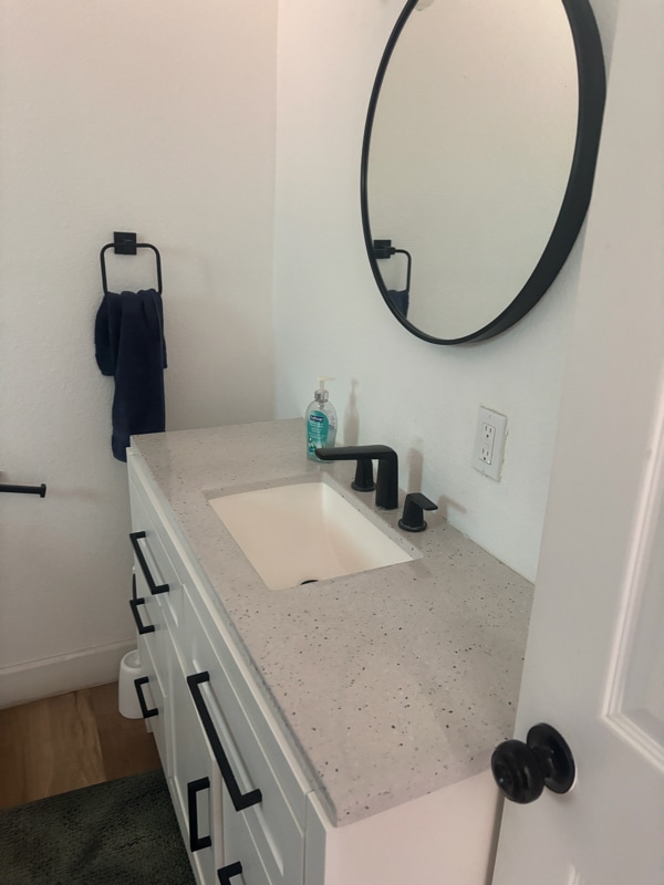 Photo - 1170 E 43rd St