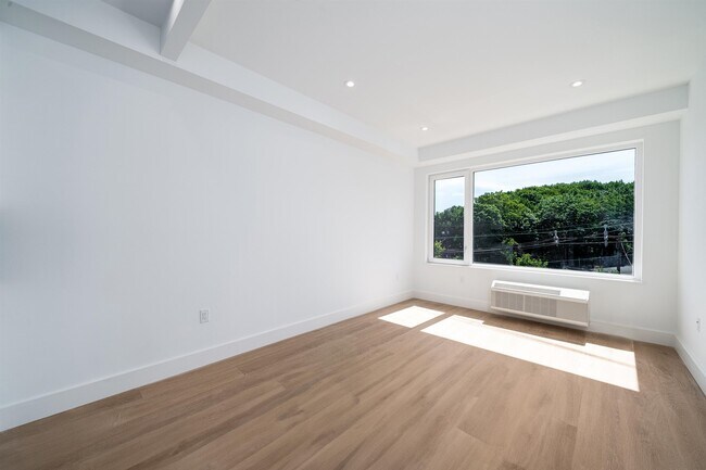 Photo - 3309 Liberty Ave Unit 211