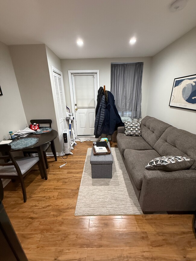 Photo - 222 Hanover St