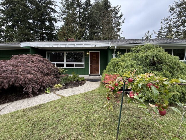 Building Photo - Extremely Spacious 3 bedroom Home Located in Edmonds