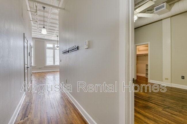 Photo - 1106 Broad St