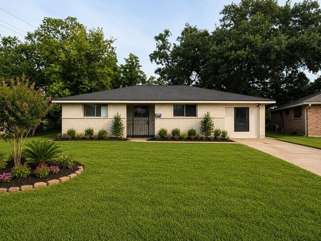 Building Photo - 14531 Essendine Ln