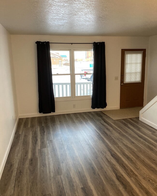 Photo - 107 S Van St