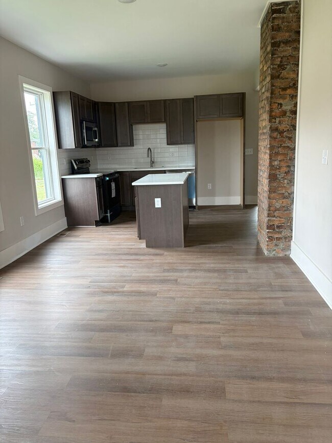 7436 Oakland Ave Unit Lower