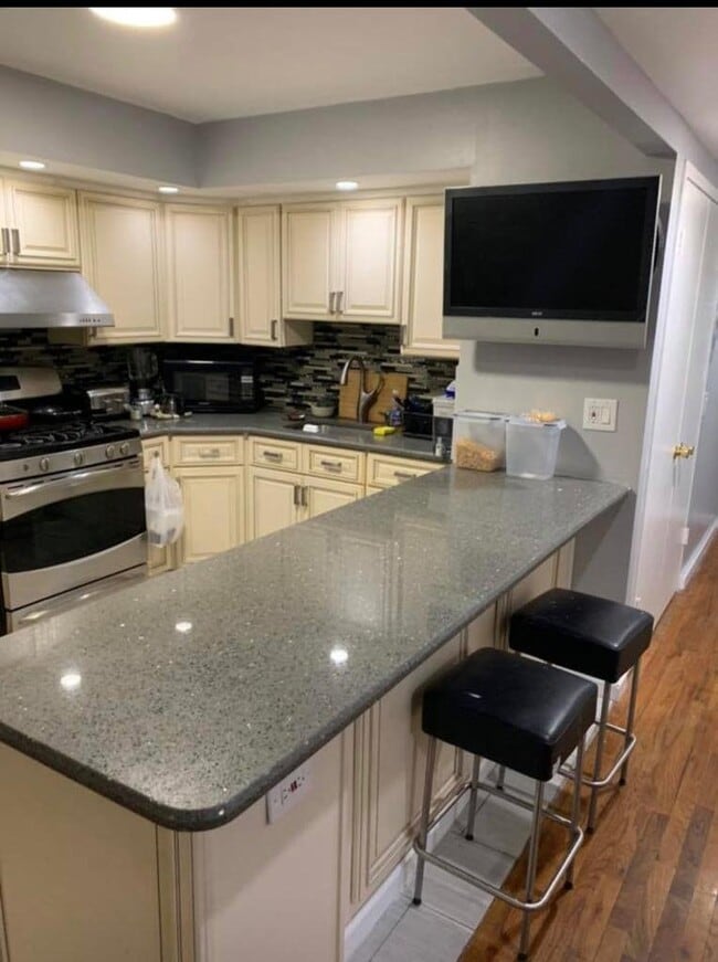 Photo - 315 E Mt Eden Ave Unit Apt 1
