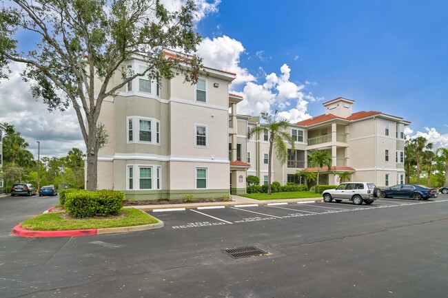 **ESTERO PRIME LOCATION ~ Top Floor 2/2 Co... - **ESTERO PRIME LOCATION ~ Top Floor 2/2 Co... Unidad 303 Rental