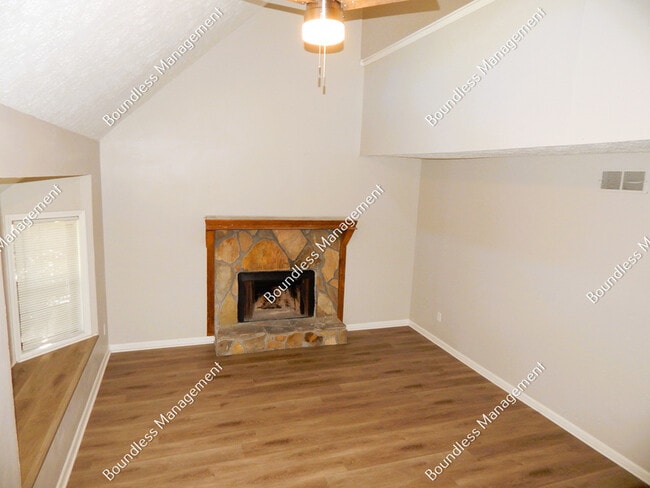 Photo - 2170 Wells Dr SE