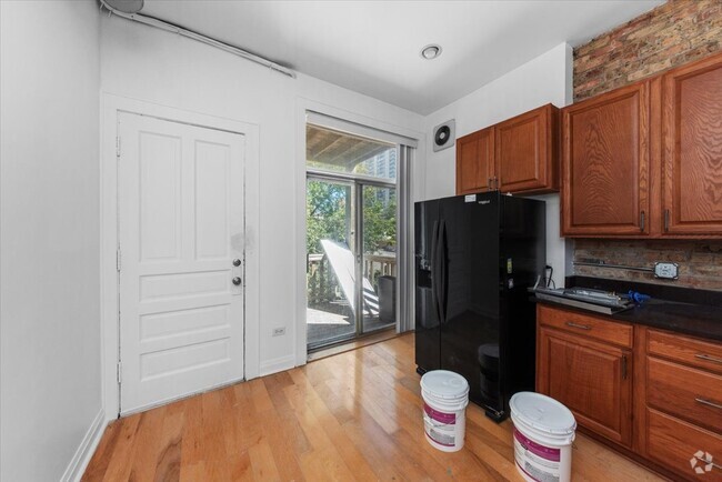 Building Photo - Lovely 3 bedroom with high-end finishes - ... Unit 3 Rental