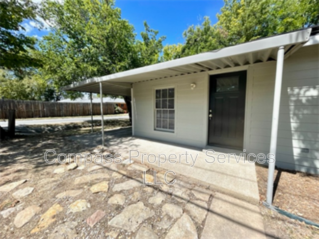 Photo - 100 S Andrews Dr