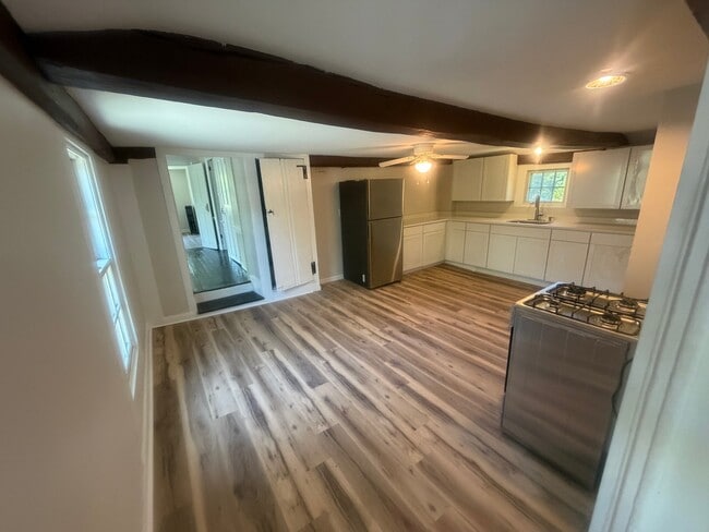 Photo - 1382 Hope St