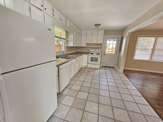 Photo - 605 Green Acres Rd