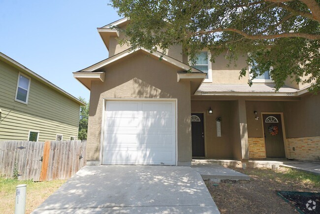Building Photo - Lovely Townhome Living in the Northside Sc...