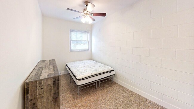 Photo - 209 E Clark