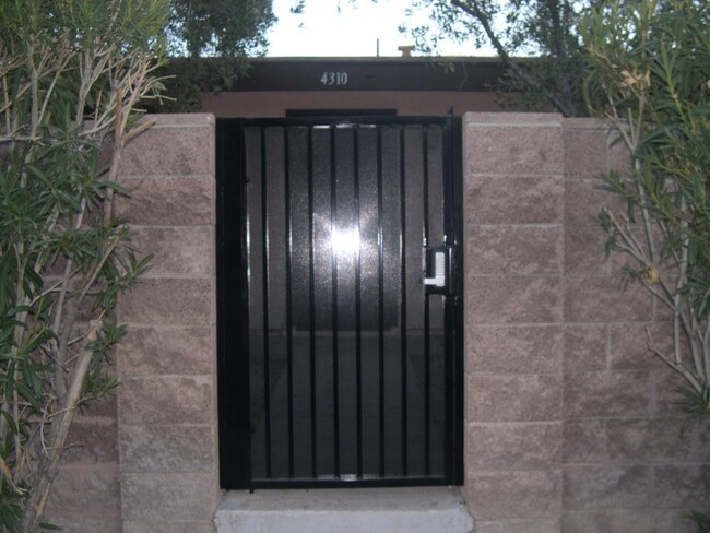 Building Photo - 4310 Caliente St Rental