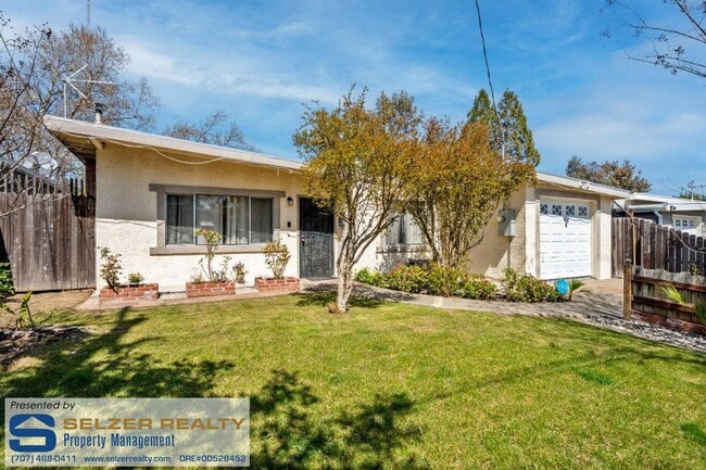Nicely updated 3 bd. home within walking d... - Nicely updated 3 bd. home within walking d...