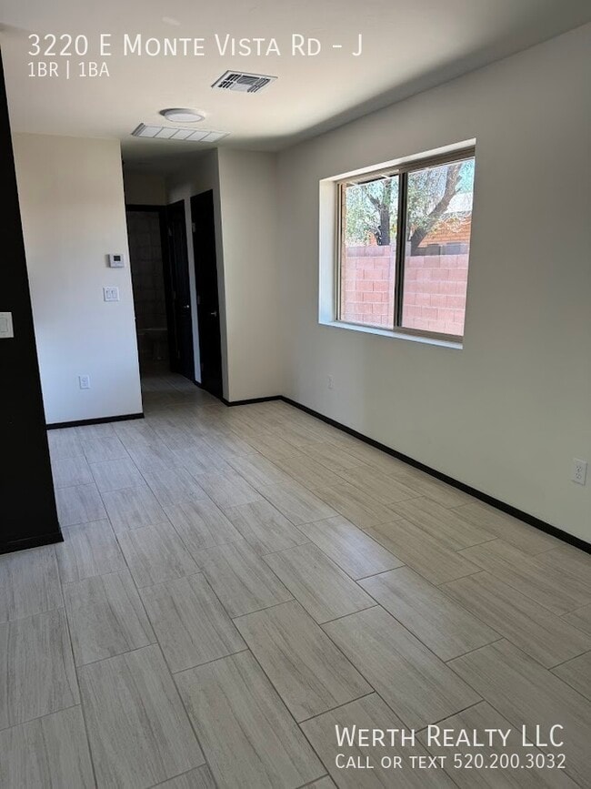Building Photo - 3220 E Monte Vista Dr Unit J Rental