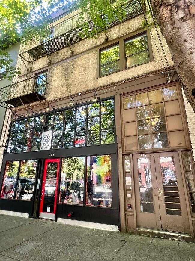 Building Photo - WESTLING EAST PIKE APARTMENTS Unit 301