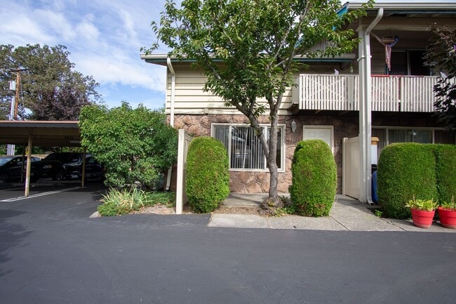 Building Photo - Updated Two-Story Townhouse with Everything You've Been Looking For! Unit 9120