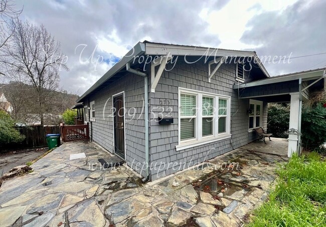 Cozy Downtown 2 Bedroom Bungalow in the He... - Cozy Downtown 2 Bedroom Bungalow in the He... House