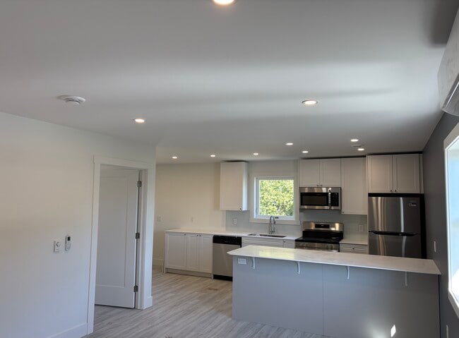 Photo - 55 Rosedale Av Unit 1 - 4 available