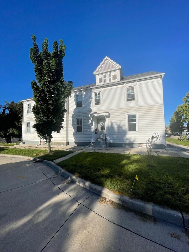 Building Photo - 1330 N 12th St. (9 Unit) Rental
