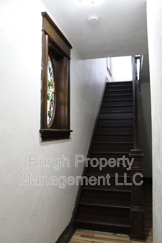 Building Photo - 213 6th Ave Unit 2