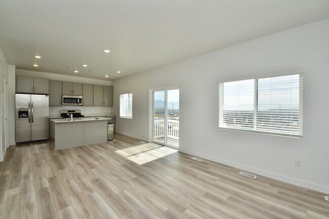 Photo - Spacious Saratoga Springs 4 Bed 3.5 Bath Corner Home with Stunning Views