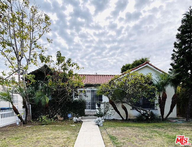 Building Photo - 1445 S Carmelina Ave Rental