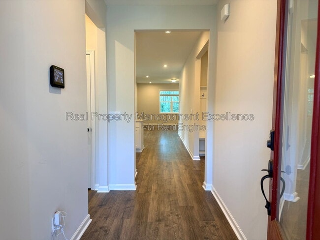 Photo - 101 Brody Pne Wy