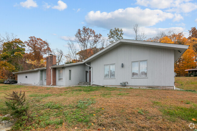 Building Photo - 28 Juniper Ln W Rental