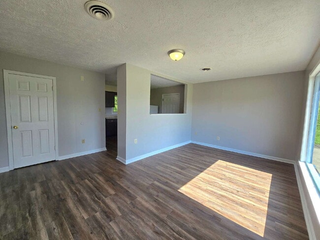 Photo - 198B Locust Dr