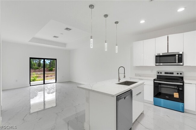 Building Photo - 1037 Citrus Ave S