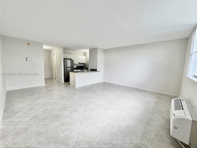 Photo - 2401 Riverside Dr Unidad 518-B