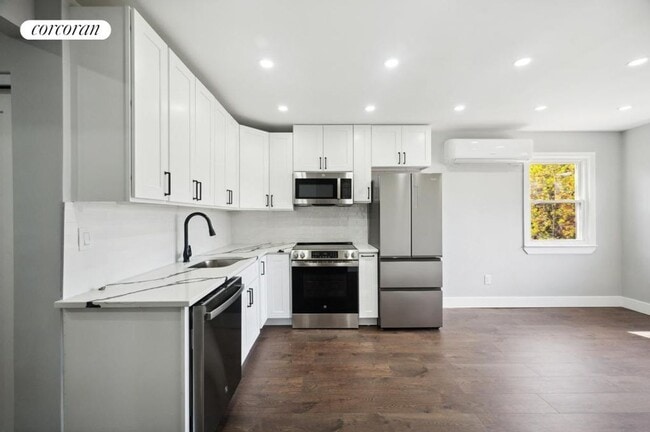 Photo - 224 W 252nd St