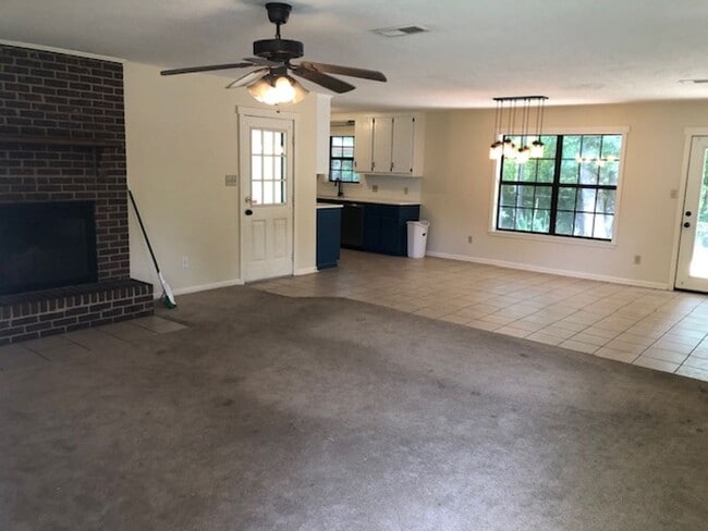 Photo - 2202 Holly Hill Dr