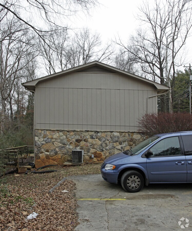 Photo - 8909-8919 Fox Lonas Rd