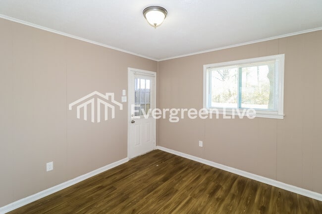 Photo - 3196 Southbridge St