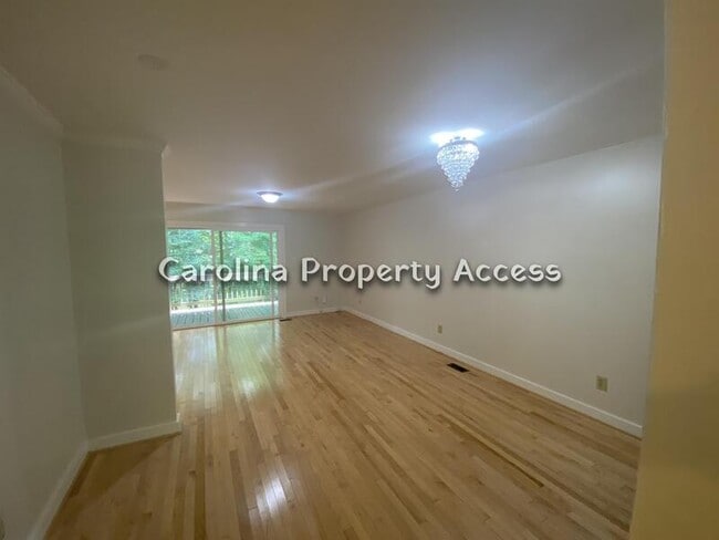 Photo - 436 Fairoaks Cir