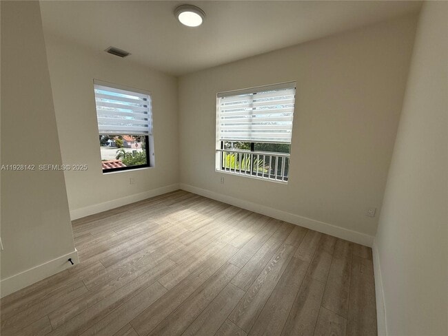 Photo - 1721 SW 13th St Unit 4