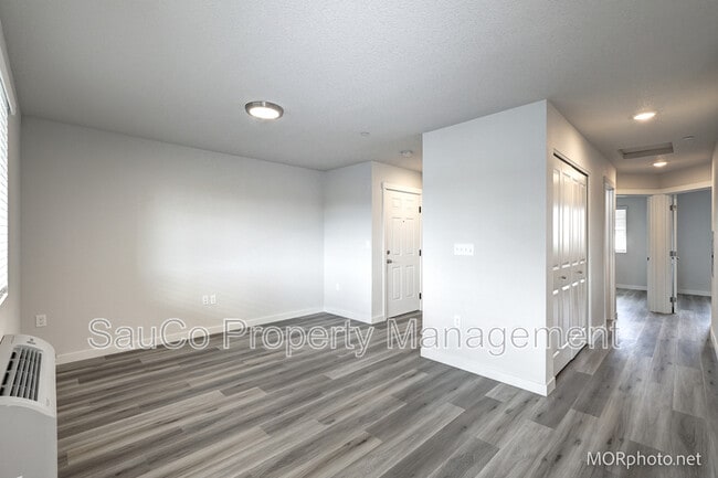 Photo - 2564 Hawthorne St