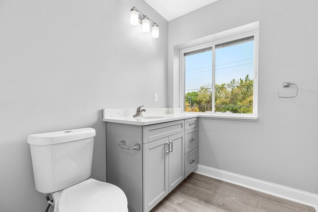 Photo - River Square Apartments