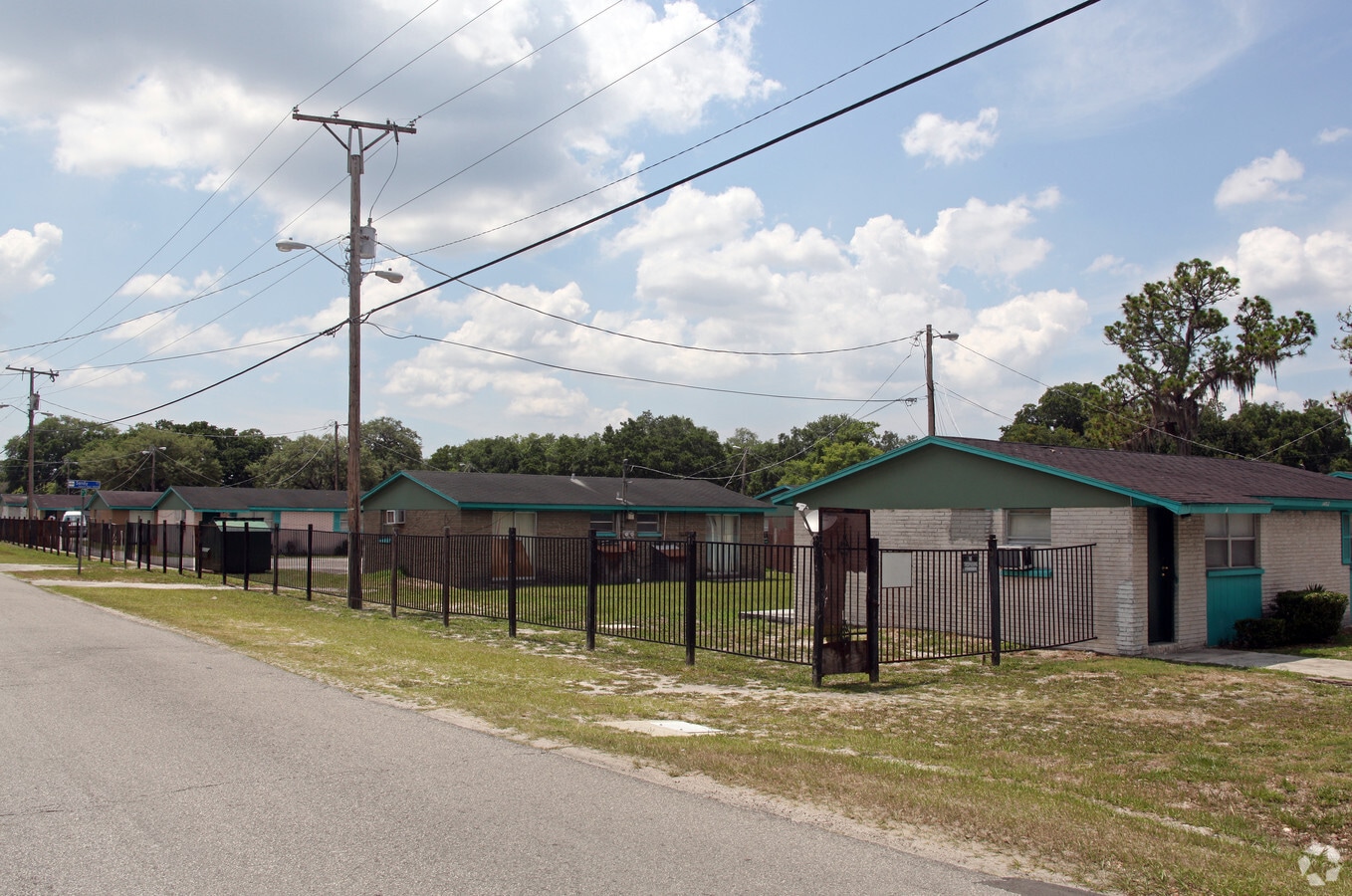 Oakwood Apartments - Oakwood Apartments